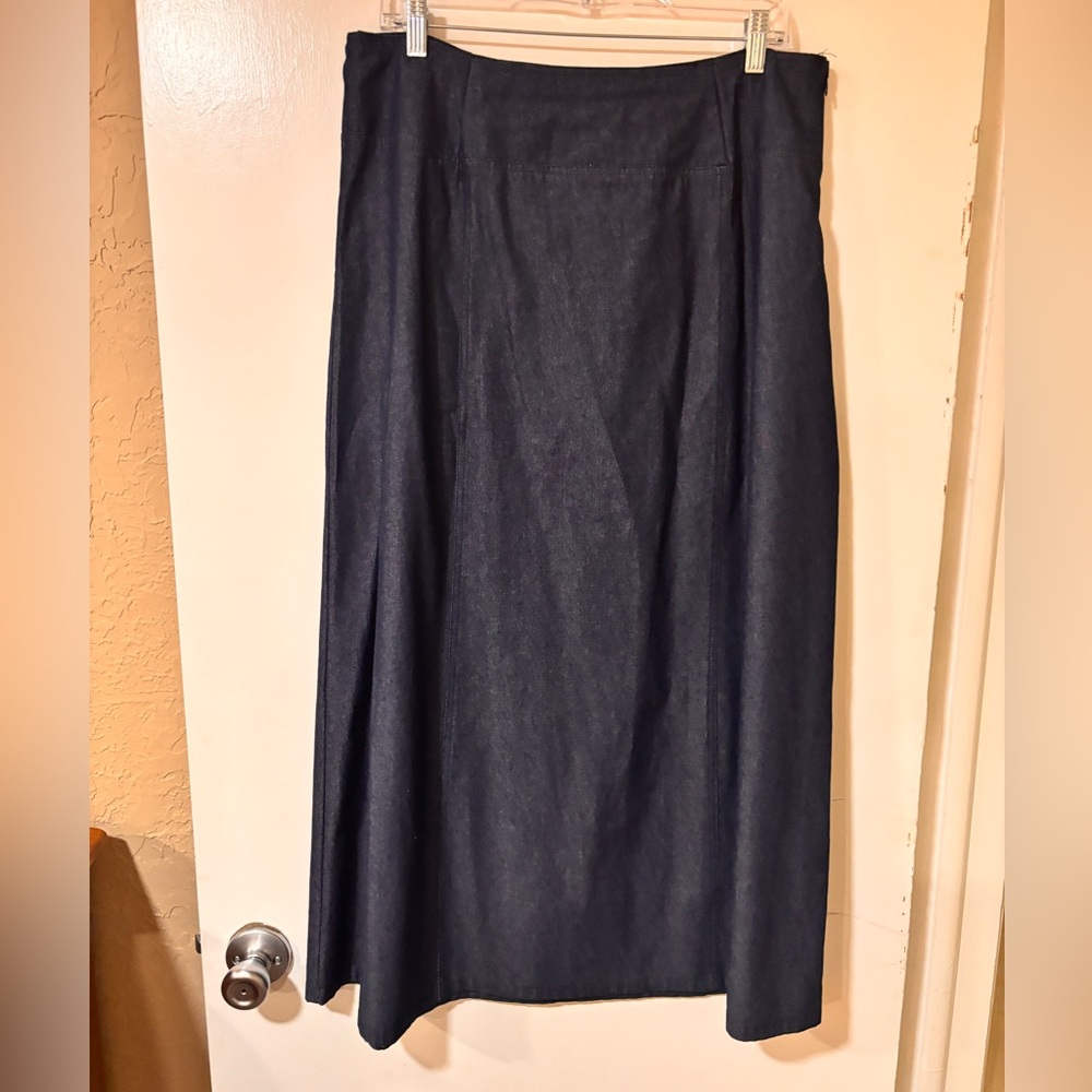 🛑Sold🛑Classic Blue Denim Skirt Size 16